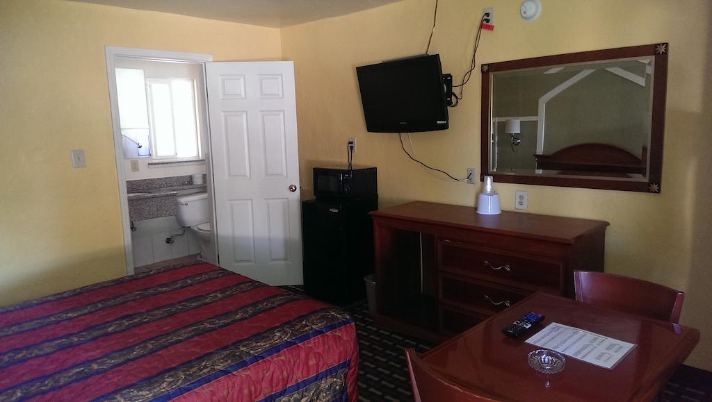 El Dorado Motel Pittsburg Room photo