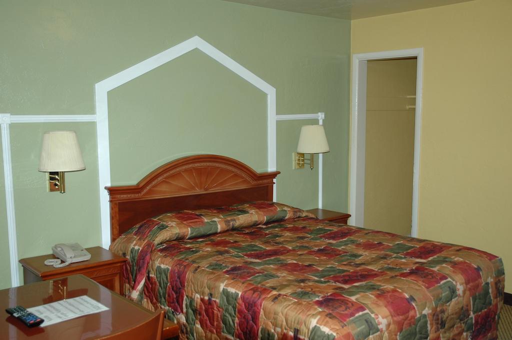 El Dorado Motel Pittsburg Room photo