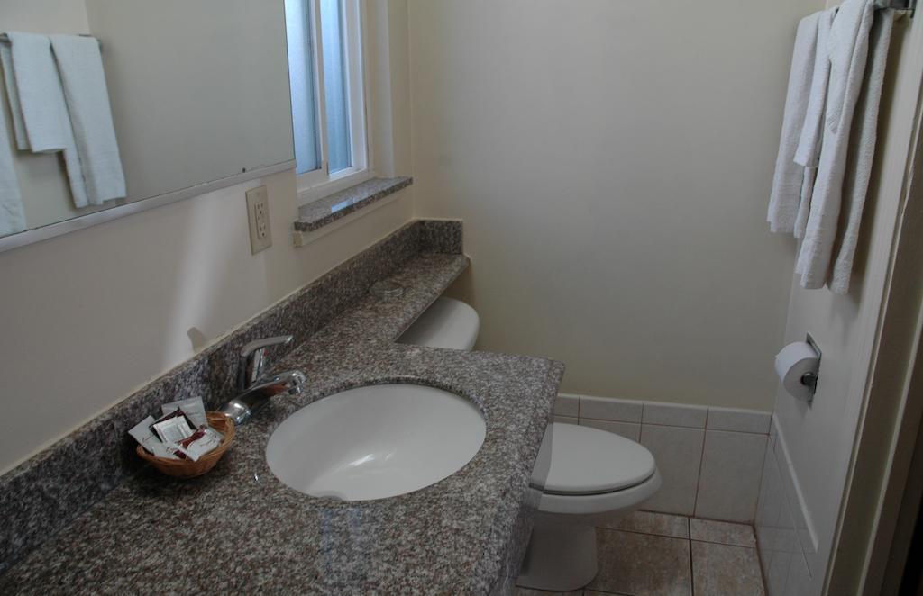 El Dorado Motel Pittsburg Room photo