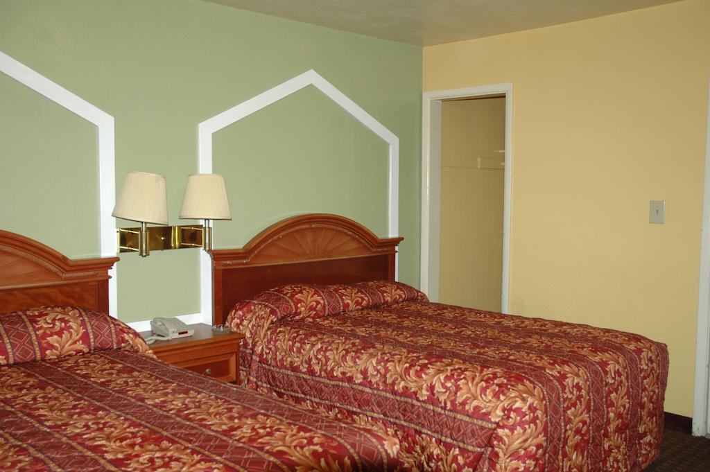 El Dorado Motel Pittsburg Room photo